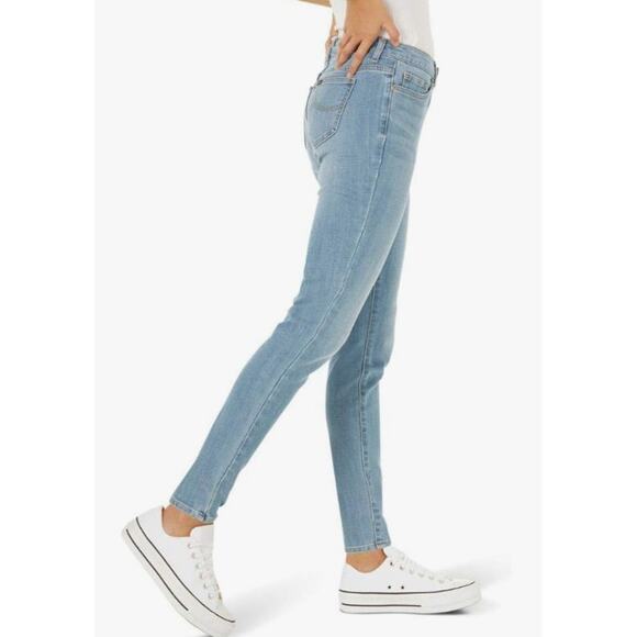 Lee Women's Slim Fit Skinny Leg Midrise Jean Women's 14 Light Wash - Picture 8 of 8